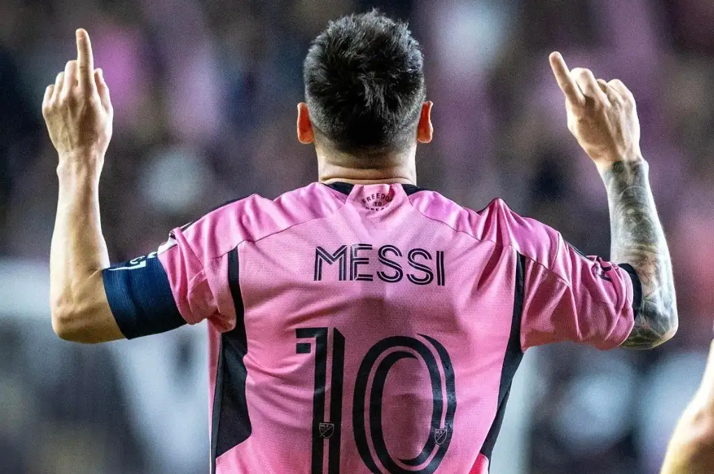 El premio al Jugador de la Semana es otorgado por un 75% de votos de los medios de comunicación y un 25% de los aficionados.
