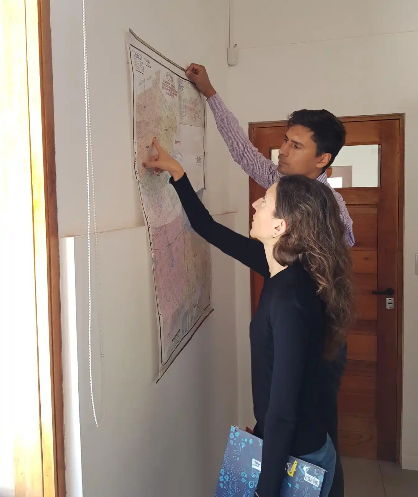 La senadora junto al presidente comunal de San Francisco.