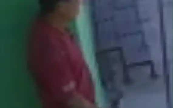 Se masturbó frente a una niña que jugaba en el patio de su casa: acordó 10 meses de prisión condicional