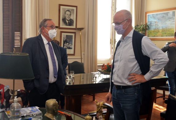En Tandil, el ministro Gollan entregó insumos y destacó al sistema sanitario 