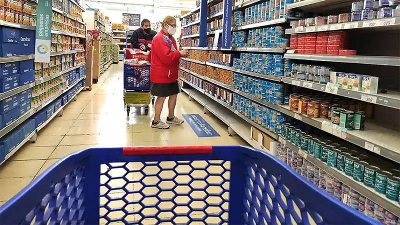 Cómo será la canasta regulada de 1400 productos que el Gobierno planea para 2022