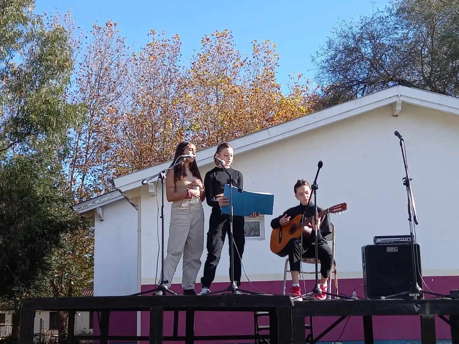 Músicas locales en el Festibarro 2022.