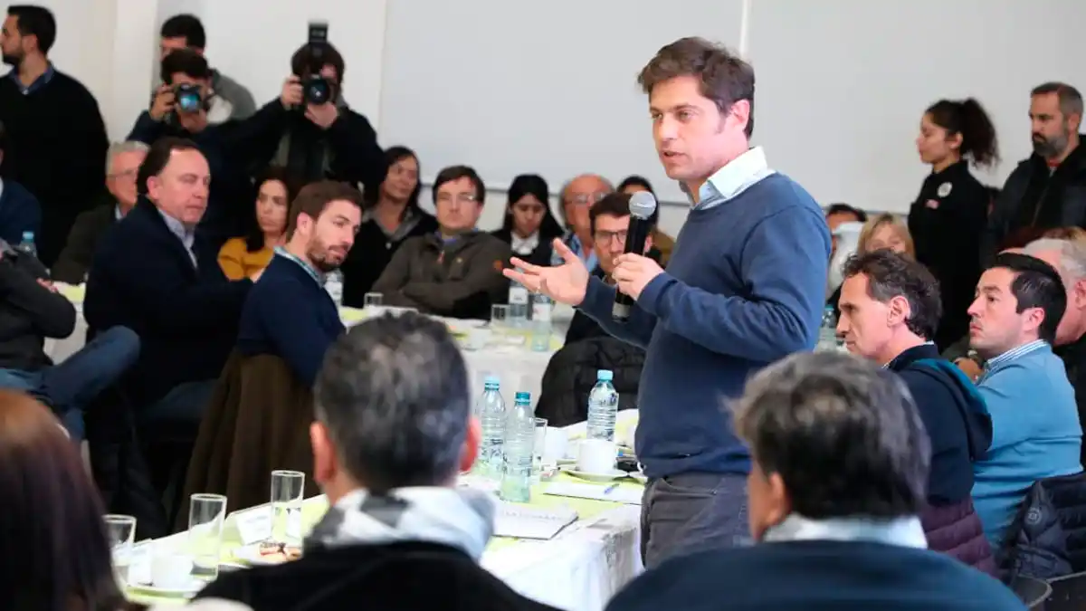 Antes de asumir, Kicillof se reúne con intendentes bonaerenses peronistas en Esteban Echeverría
