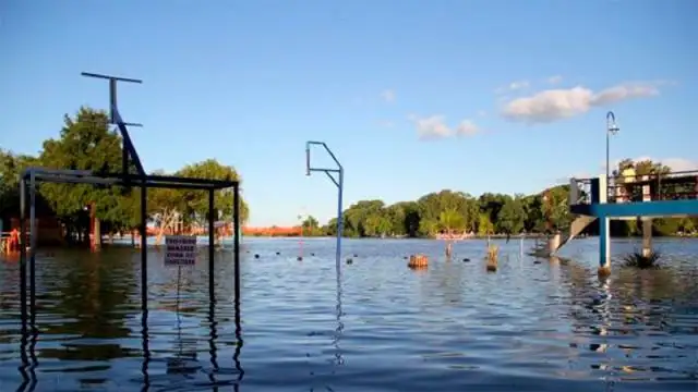El río Gualeguaychú, cerca del estado de alerta