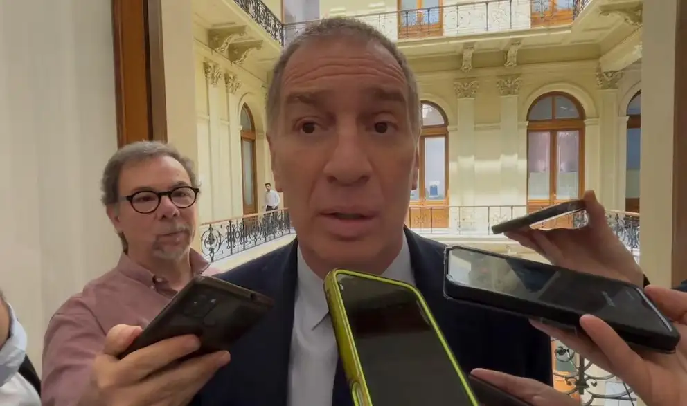 En su primera jornada, Santilli y Adorni recibieron a los gobernadores Ignacio Torres (Chubut) y Raúl Jalil (Catamarca).