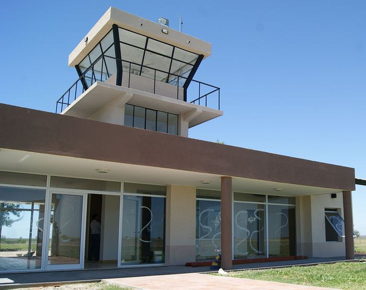 El domingo 29 se inauguran las obras de remodelación del aeropuerto de Mercedes