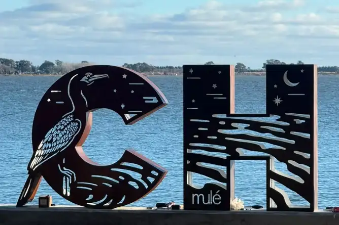La costanera de Chascomús ya tiene su primer punto selfie: el Parador Mulé inauguró una nueva atracción para redes sociales