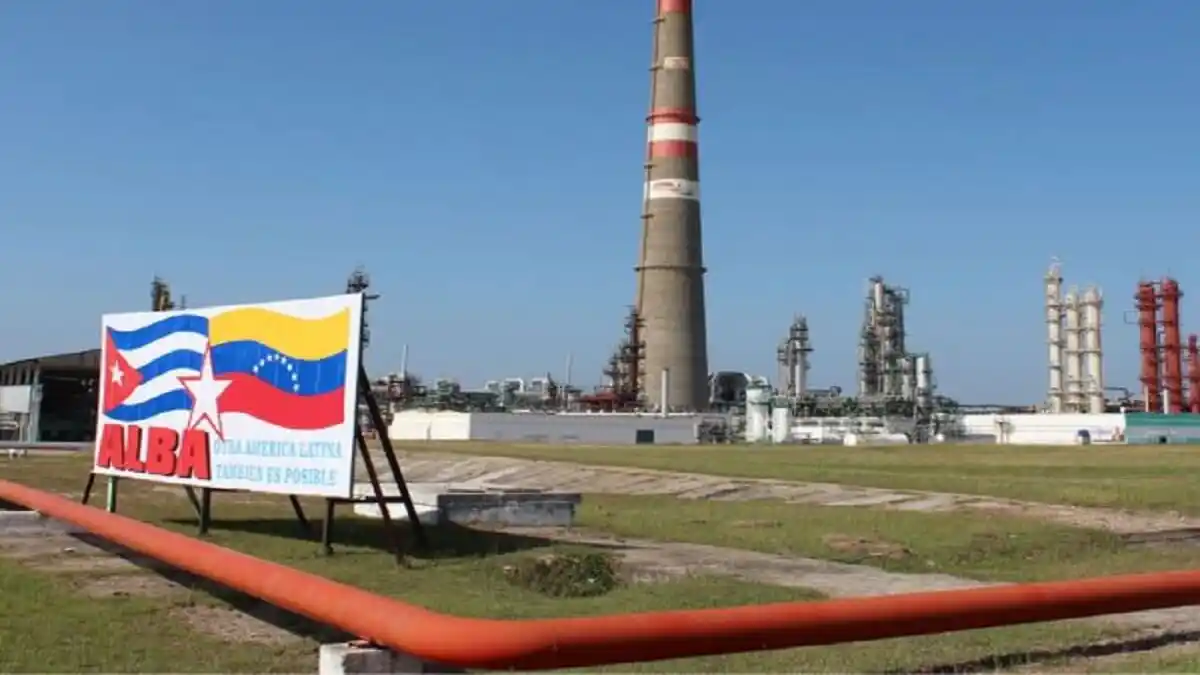¡ASI SERÁ LA PRESIÓN! Venezuela prepara envío de 190.000 barriles de gasoil a Cuba