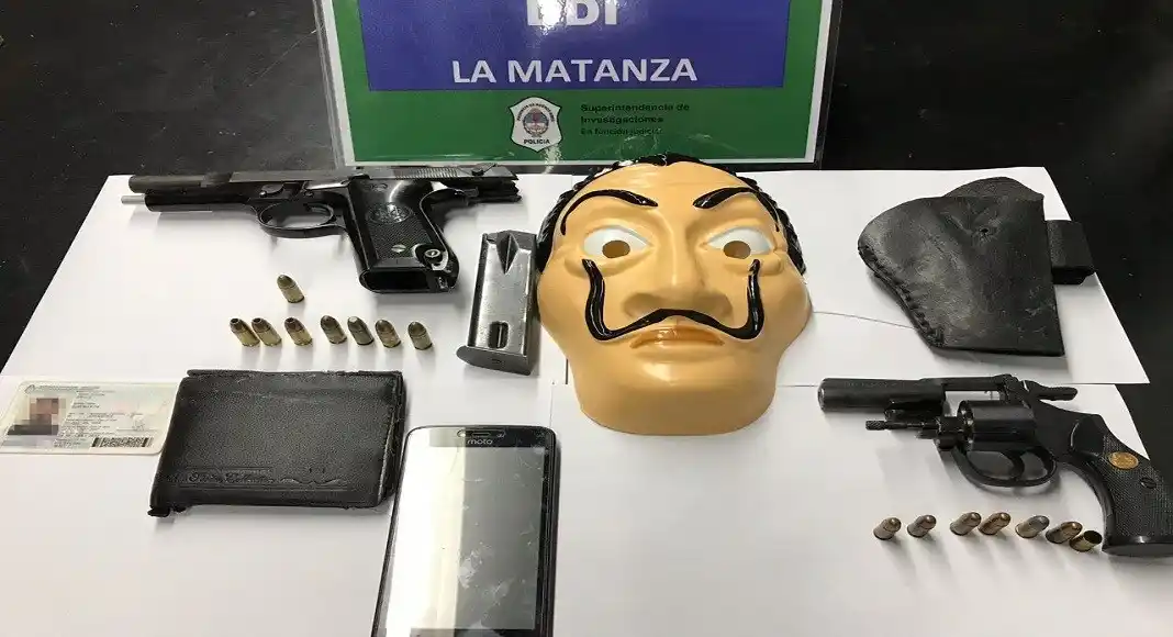 La Matanza: Cayeron delincuentes con armas y máscaras de "La casa de papel"