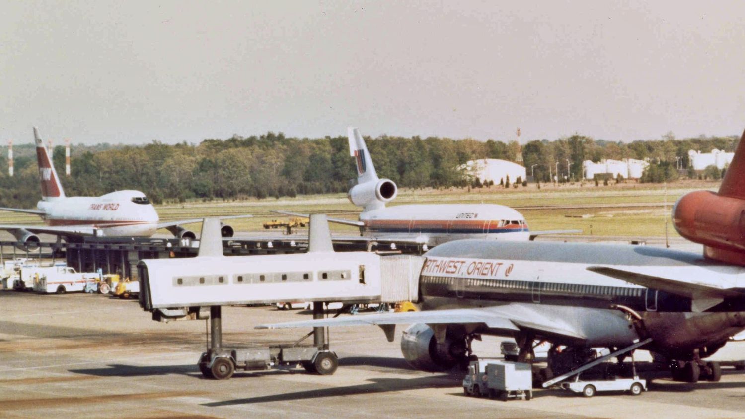 Mobile Lounges: el transporte futurista de los 60 que aún mueve pasajeros en algunos aeropuertos