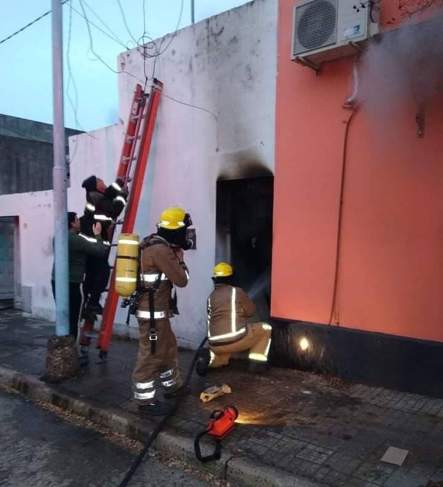 Penoso suceso: Tras un incendio en la vivienda murió una mujer de 31 años