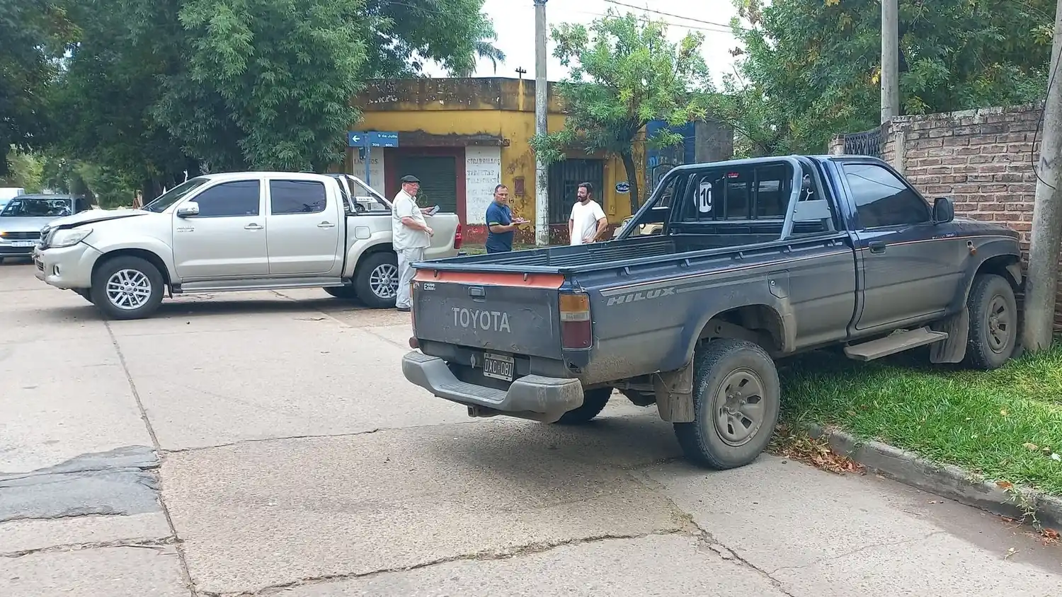 Colisión entre dos camionetas en la intersección de 9 de Julio y Belgrano