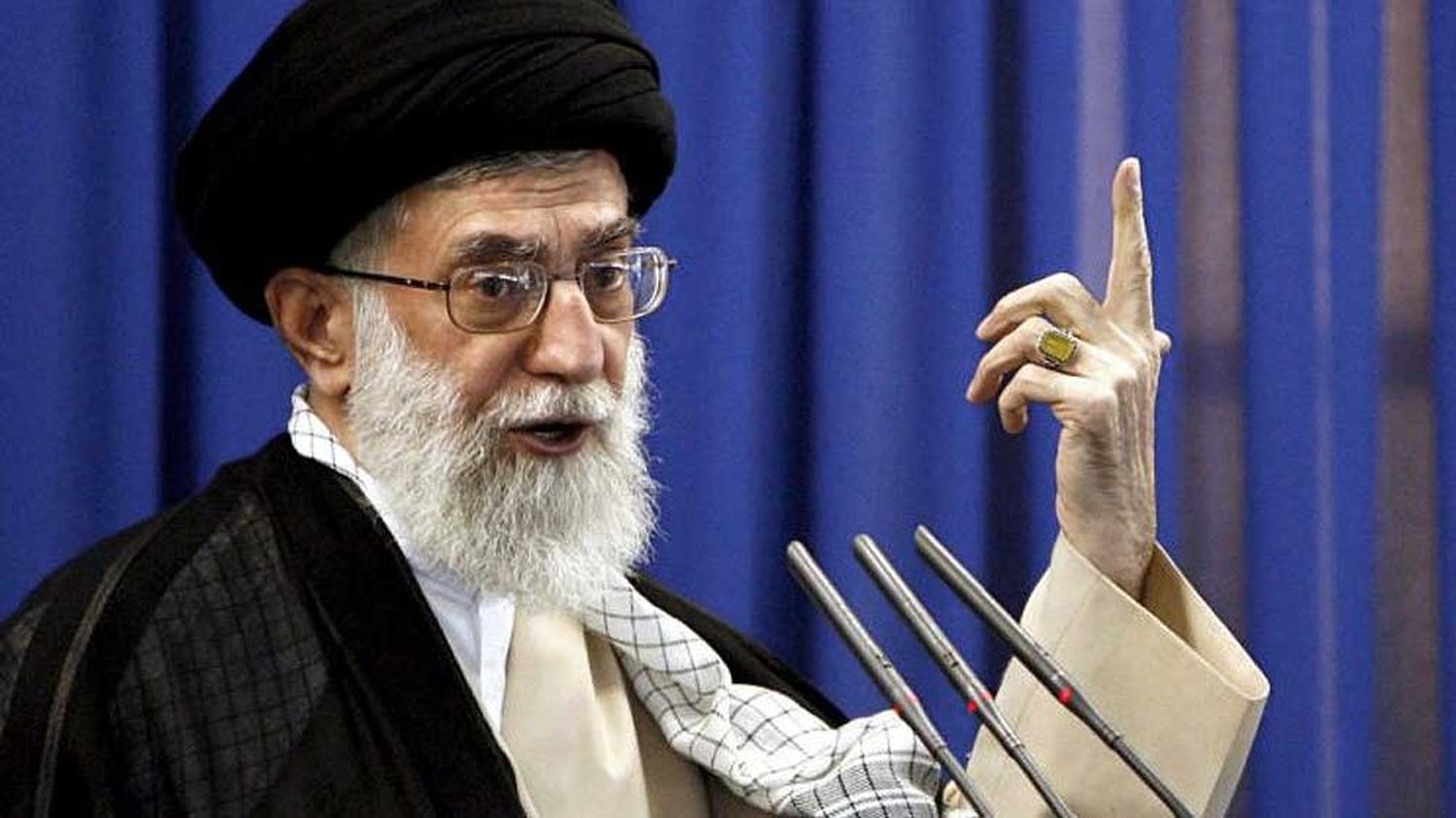 Para el ayatollah Jamenei, EEUU “tiene el brazo manchado hasta el codo de sangre”