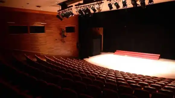 El Gobierno nacional habilitó la reapertura de los teatros con público en salas