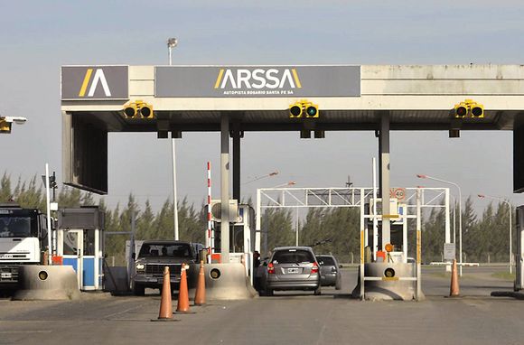 Paro de trabajadores de peaje de la Autopista Rosario-Santa Fe: Provincia asegura que este martes estarán depostitados los sueldos