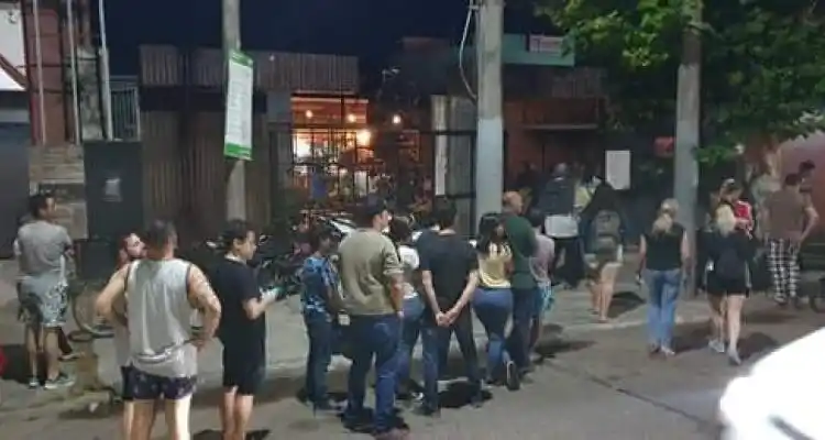 Sampedrinos se solidarizaron con la familia de Waldemar y hubo una larga fila para comer choripán