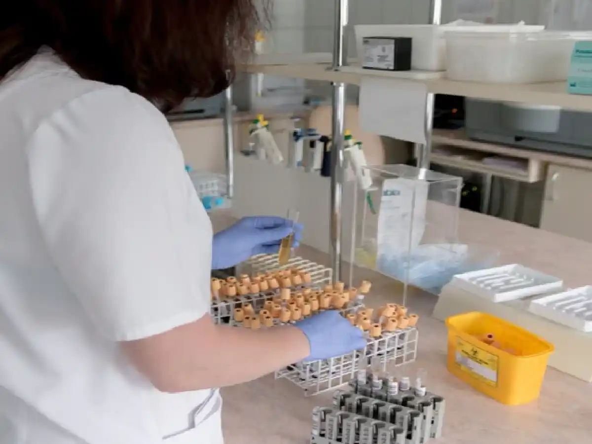 Johnson & Johnson probará en hombres una vacuna experimental contra el VIH