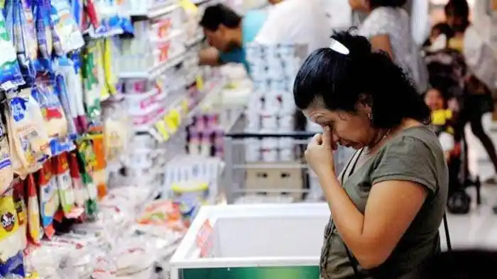 La inflación subió 2,2% en junio respecto de mayo y acumula un alza de 13,6% en el 1er. semestre
