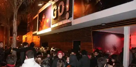 Lomas de Zamora: Escrache frente al boliche Go! por denuncia de abuso sufrido por una joven