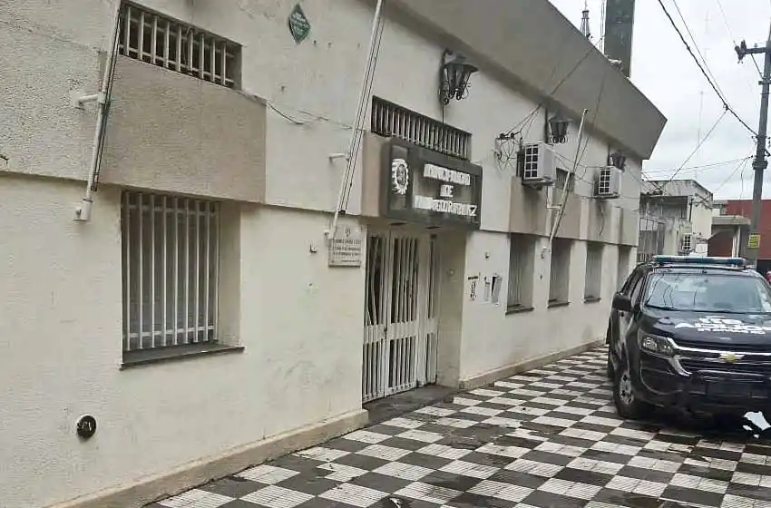 Ataque vandálico al edificio de la Municipalidad de Villa Gobernador Gálvez