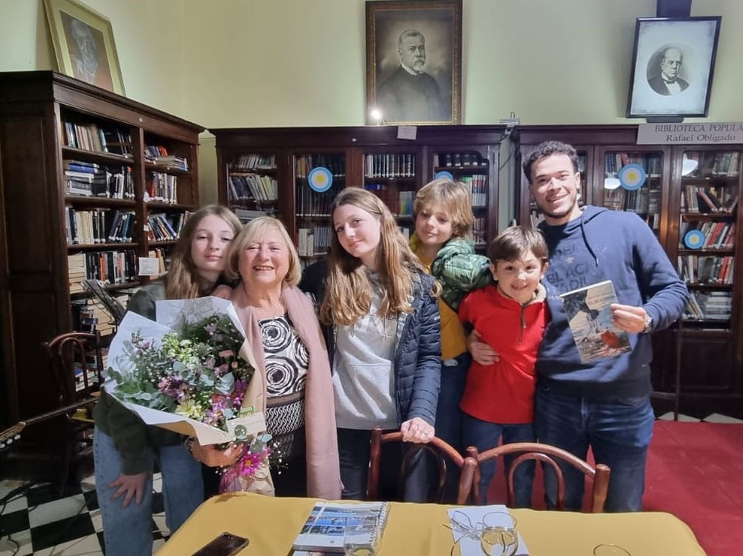 Mirta Mantovani presentó su novela “Huésped” en la Biblioteca Popular