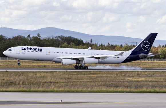 Lufthansa considering suspending flights between Frankfurt and Beijing