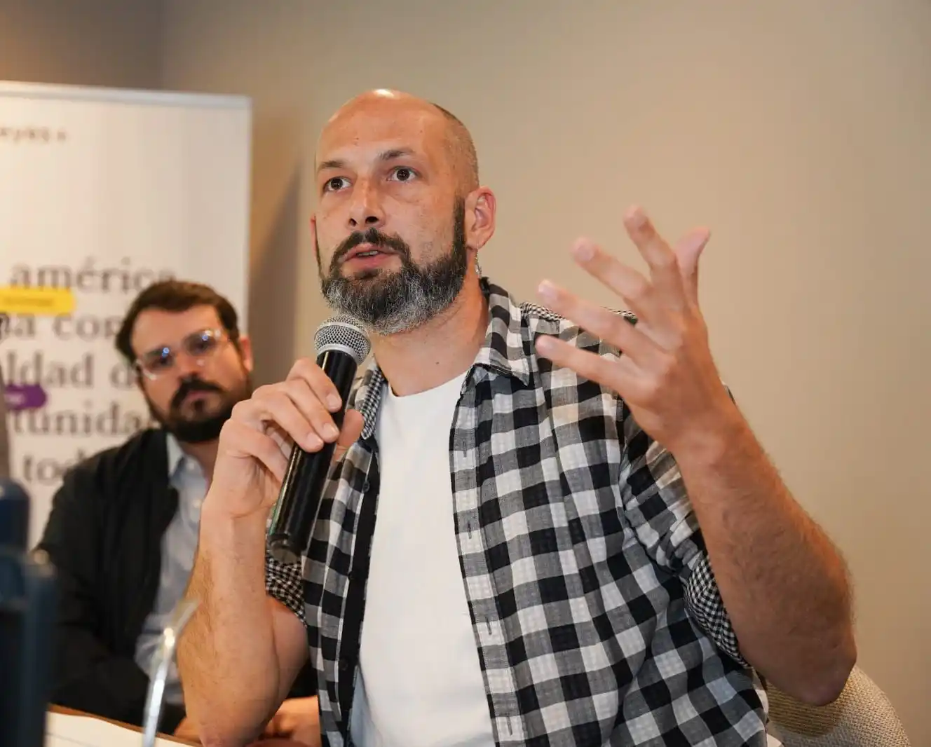 Santiago Bermúdez fomenta el diálogo para mejorar la calidad democrática en el país