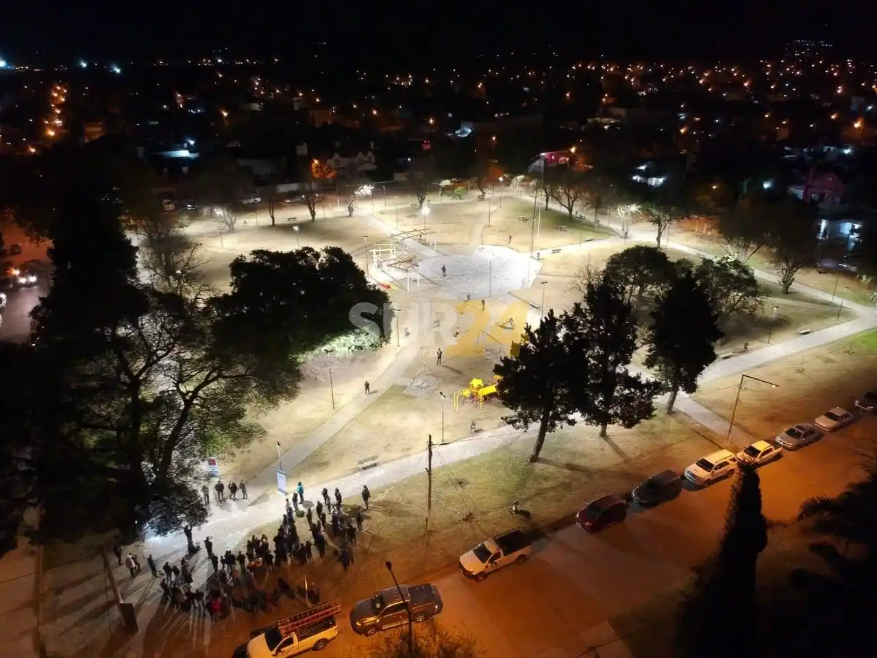 Chiarella y la Cooperativa Eléctrica inauguraron la nueva iluminación led y obras de plaza España