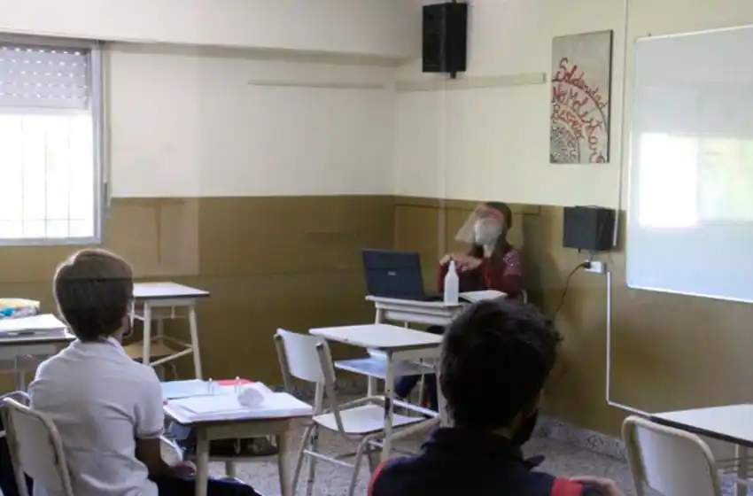 Segunda ola: Kreplak dijo que podrían "reducir la presencialidad" en las escuelas