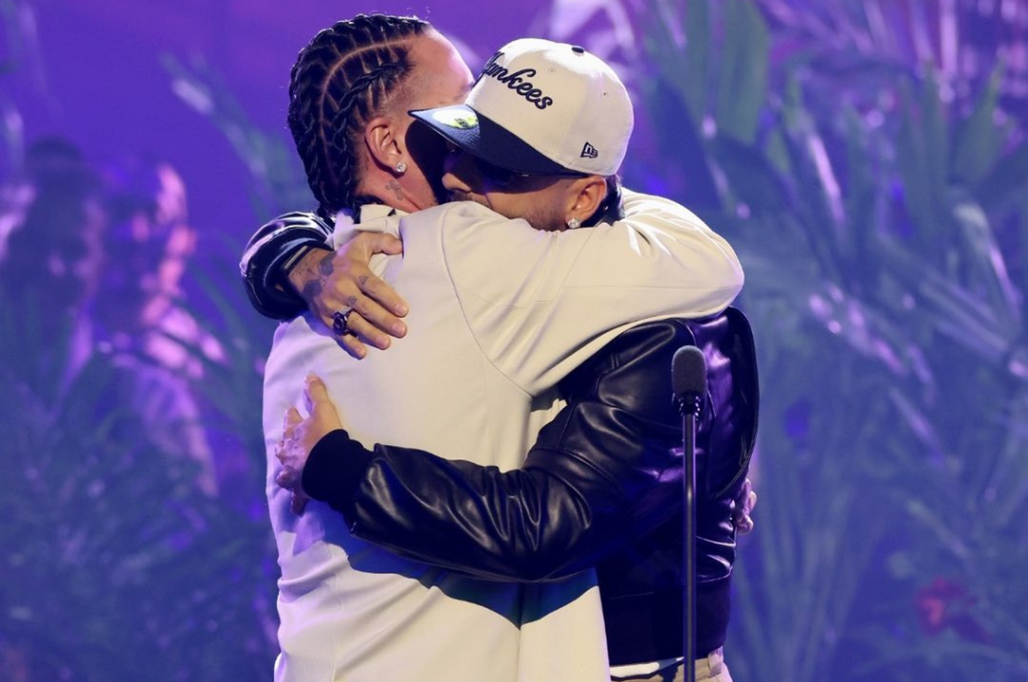 Maluma y J Balvin durante los Premios Billboard de la Música Latina.