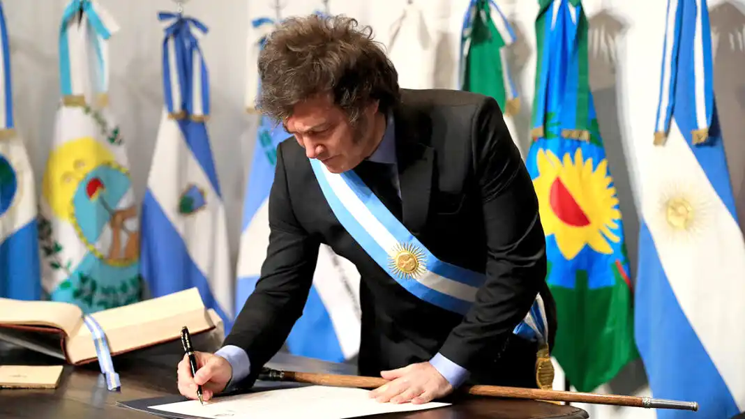 Inteligencia: el Gobierno disolvió la AFI y dispuso el regreso de la SIDE