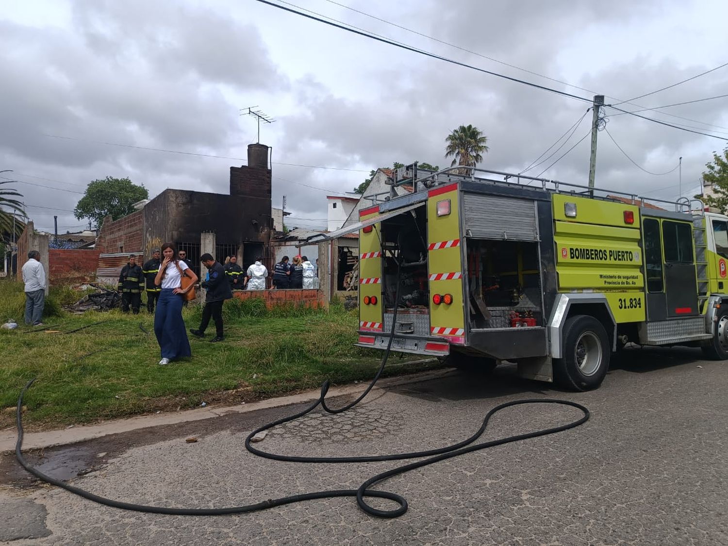 Encuentran un cuerpo sin vida en una vivienda en llamas