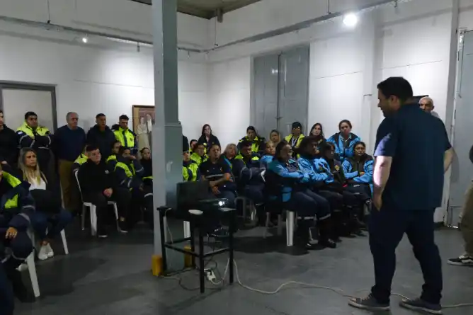 Prevención del delito: Se capacita a los empleados en la nueva herramienta de comunicación ciudadana