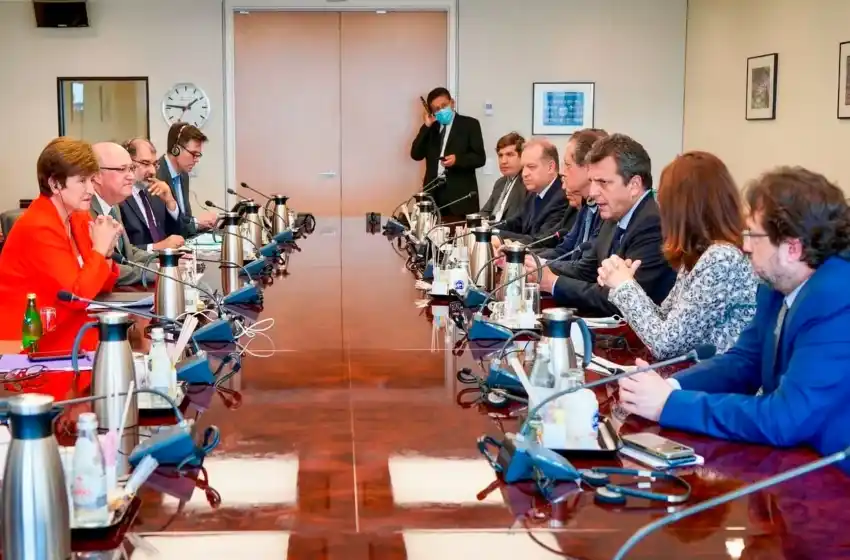 De Mendiguren: El acuerdo con el FMI se anunciará a principios de semana que viene