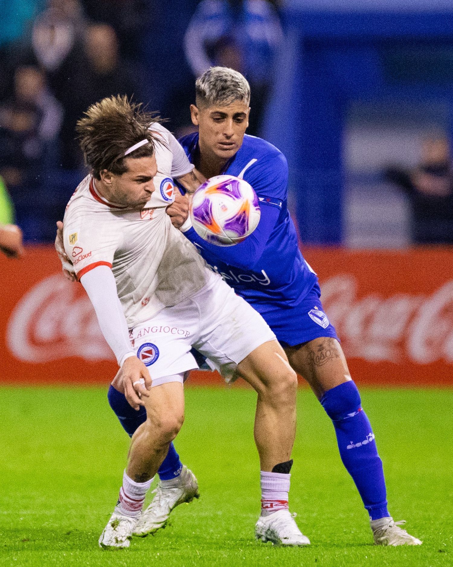 Argentinos hundió un poco más a Vélez