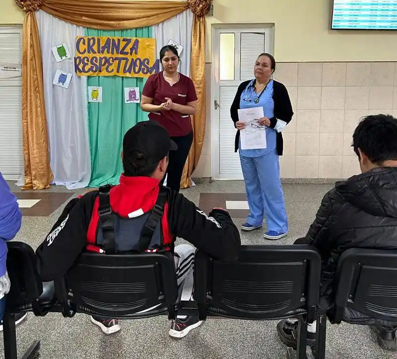 Charla de sensibilización sobre el cáncer de
mama en el barrio Emisora de Las Lomitas