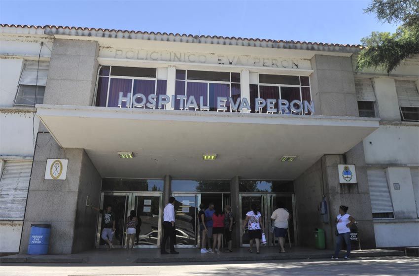 Una joven fue baleada en la puerta de su casa
