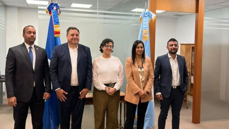 Minicumbre: "Manino" Iriart se reunió con representantes diplomáticos de distintos países 
