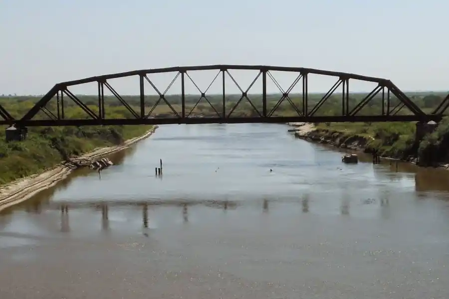 Puente sobre el Río Salado y Estación Manucho (FCCN), Santa Fe, Argentina