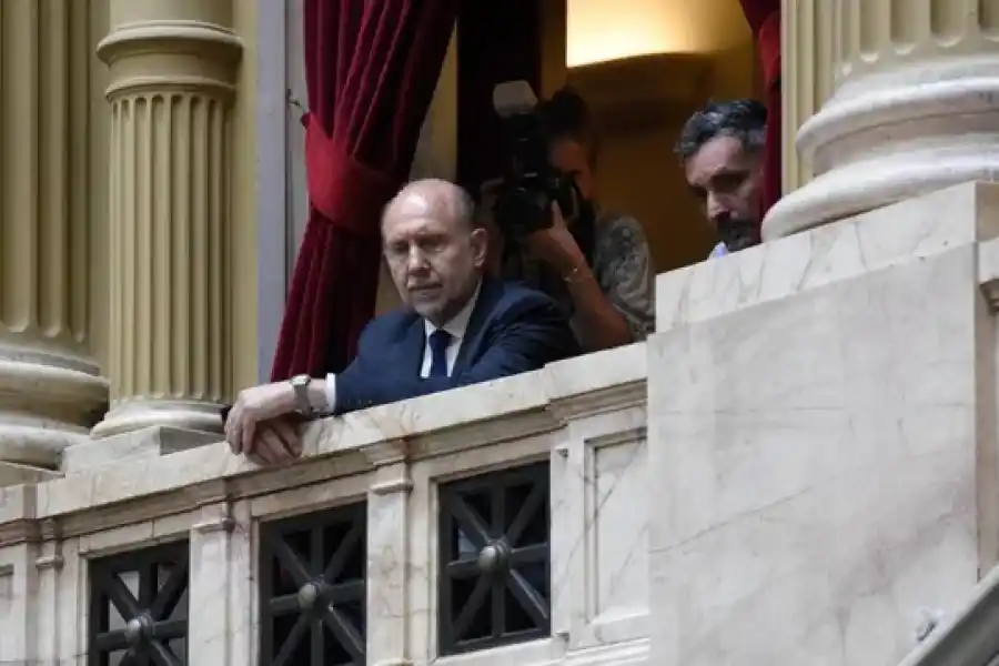 El gobernador Omar Perotti siguió atento las alternativas del debate en el Congreso en torno al proyecto de ampliación de la Justicia Federal en Santa Fe.