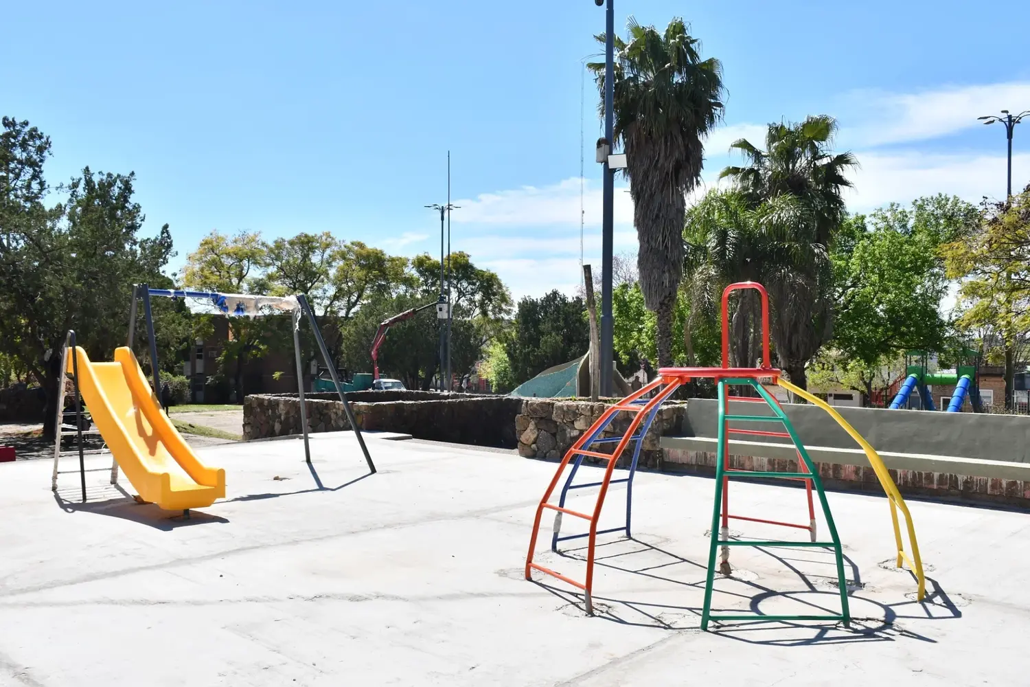 Avanzan los trabajos de puesta en valor de la plaza Zorraquín