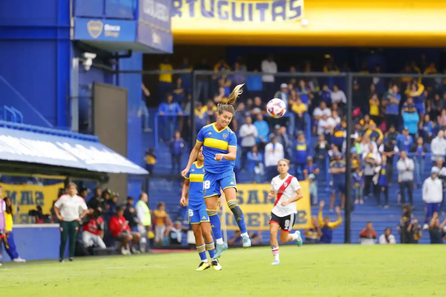 Huber, yendo arriba en la Bombonera.