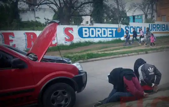 Detienen a dos hombres con dos kilos de marihuana 