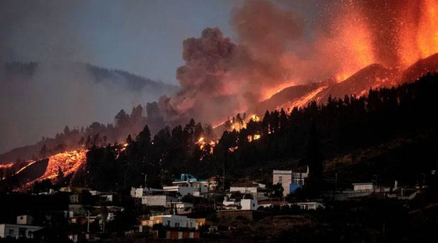 La lava del volcán en Canarias lleva arrasadas 154 hectáreas y 320 edificaciones