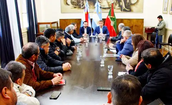 Cresto acordó un aumento del 13% con los gremios municipales