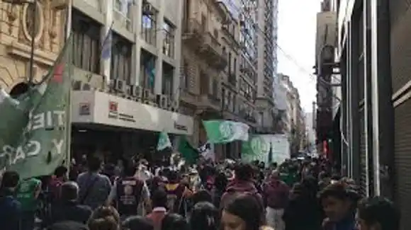 Trabajadores del INTA se movilizan por una fusión que podría causar 1500 despidos en el organismo