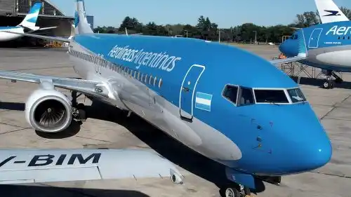 Aerolíneas pone vuelos especiales: dos para los de Boca y dos para los de River