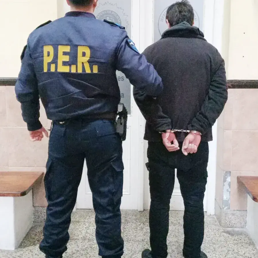 Hombre detenido tras sustraer elementos de una vivienda