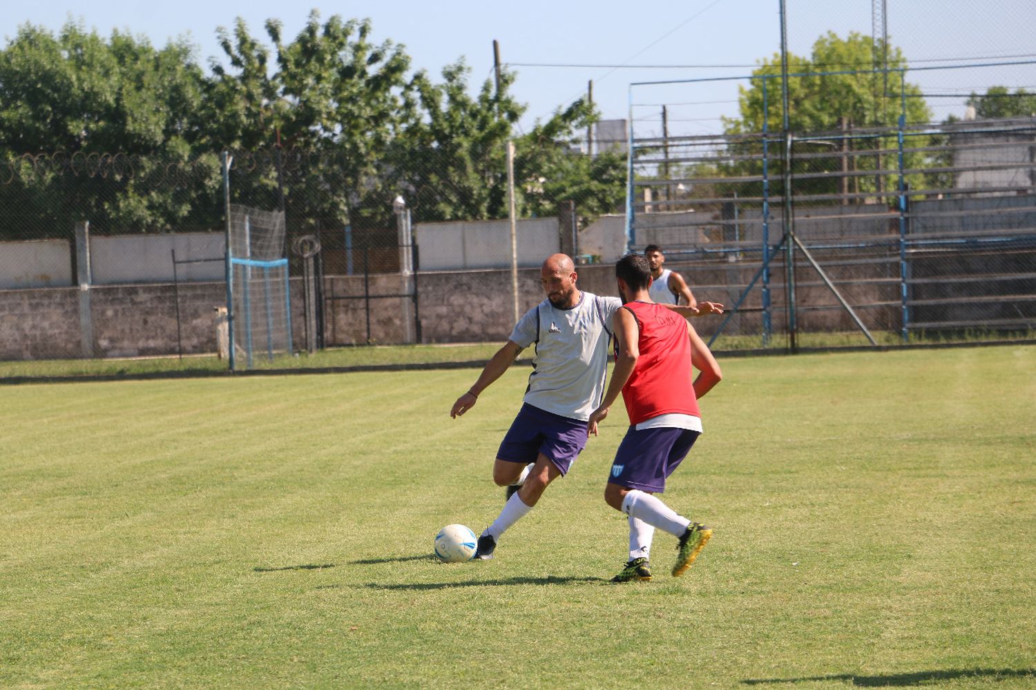 Juventud hizo fútbol en La Vía y el viernes viajará rumbo a Cipilletti