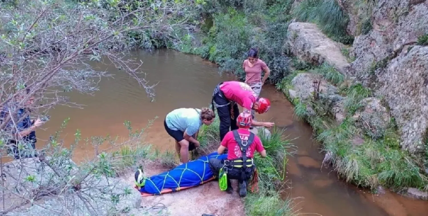 Una joven de 20 años se encuentra en grave estado luego de caerse al vacío